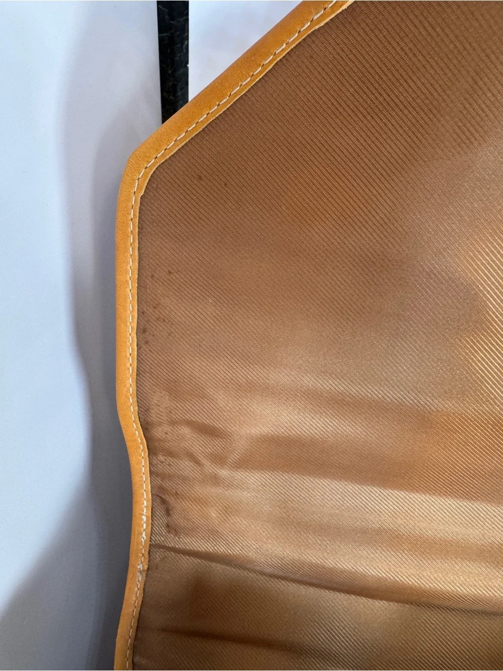 Great condition Kenneth Cole Colombian Leather Messenger Briefcase Portfolio Bag